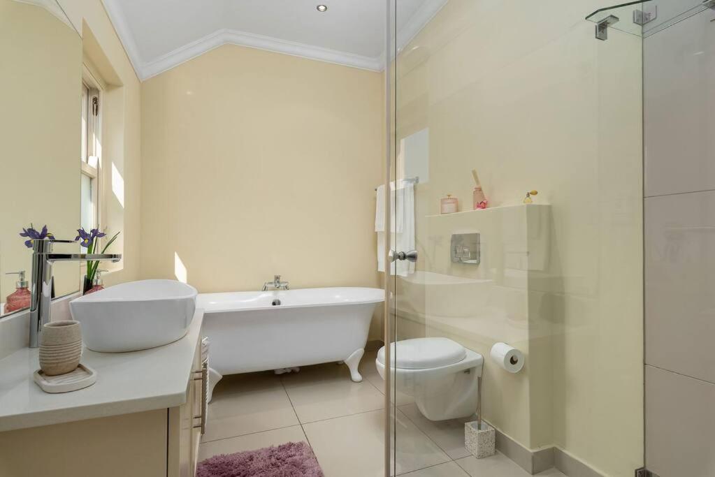 The Tram Home Stay Franschhoek Bagian luar foto