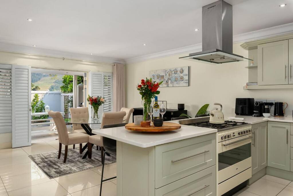 The Tram Home Stay Franschhoek Bagian luar foto
