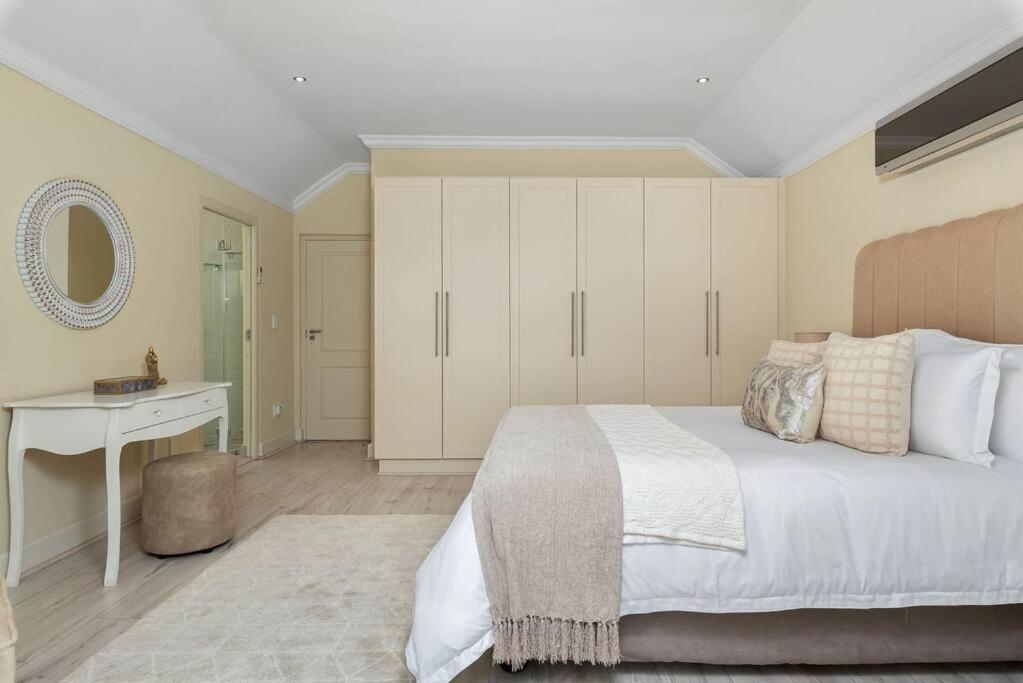The Tram Home Stay Franschhoek Bagian luar foto